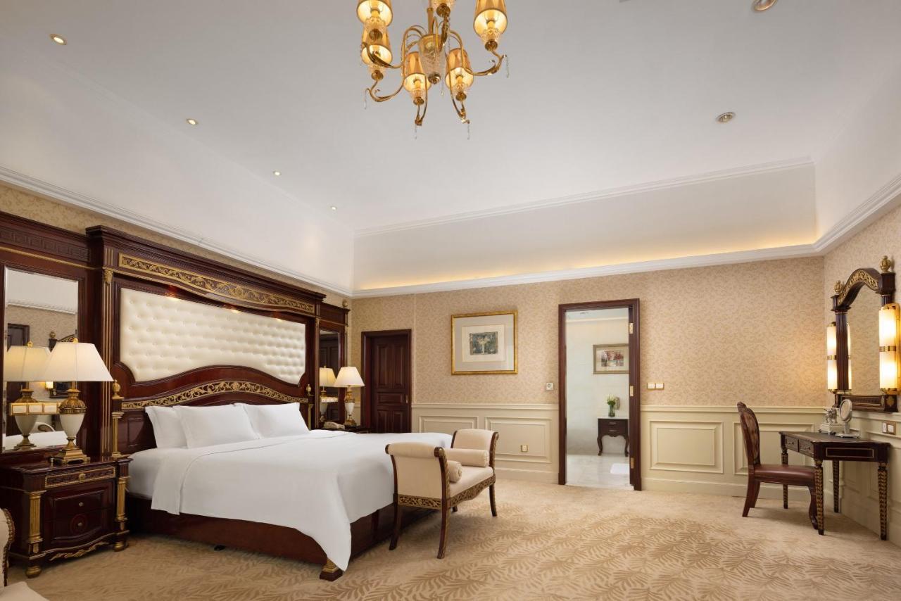 Crowne Plaza Hotel & Suites Landmark Shenzhen By Ihg - Nearby Luohu Border, Indoor Heated Swimming Pool, Complimentary Welcome Drink Exterior photo