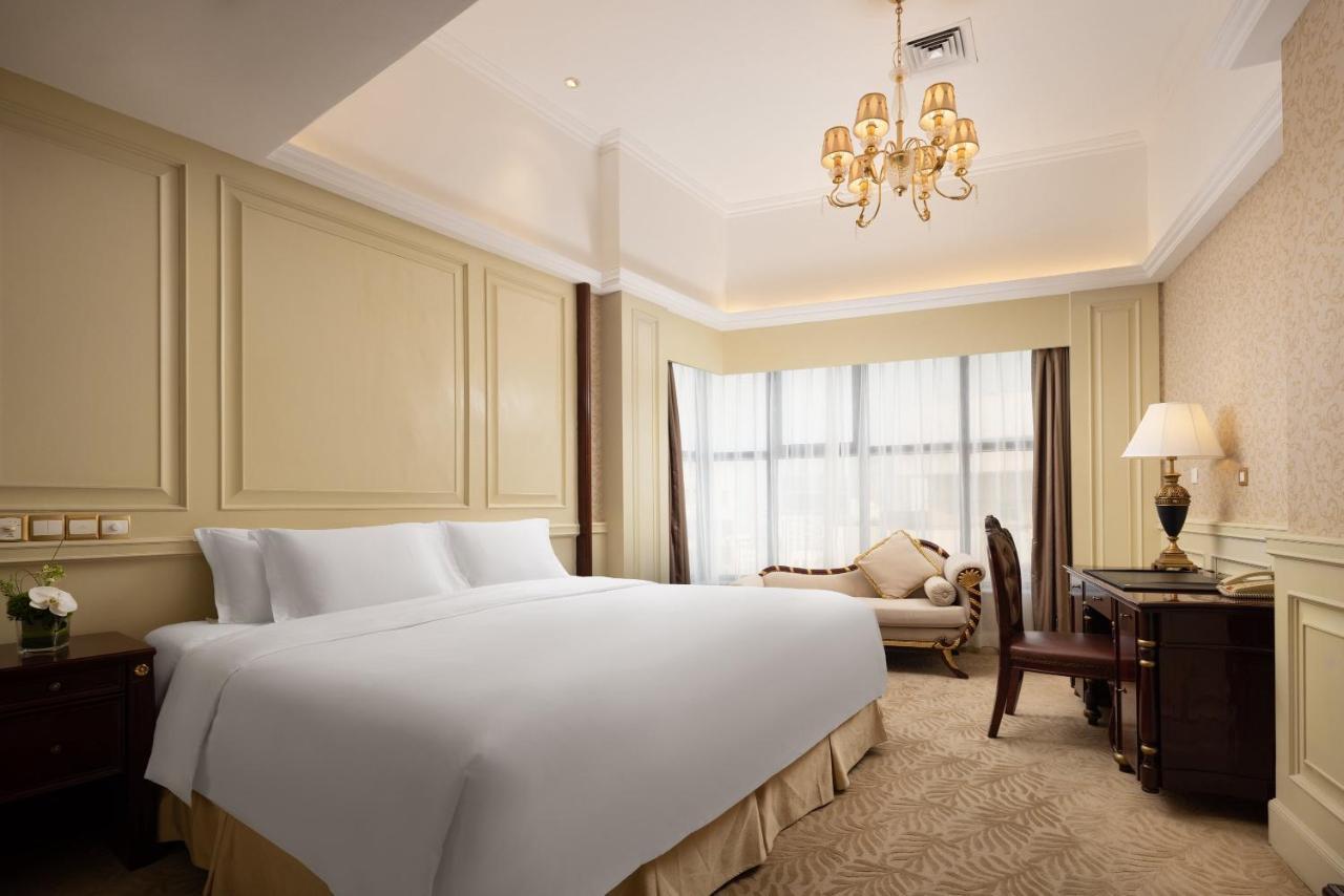 Crowne Plaza Hotel & Suites Landmark Shenzhen By Ihg - Nearby Luohu Border, Indoor Heated Swimming Pool, Complimentary Welcome Drink Exterior photo