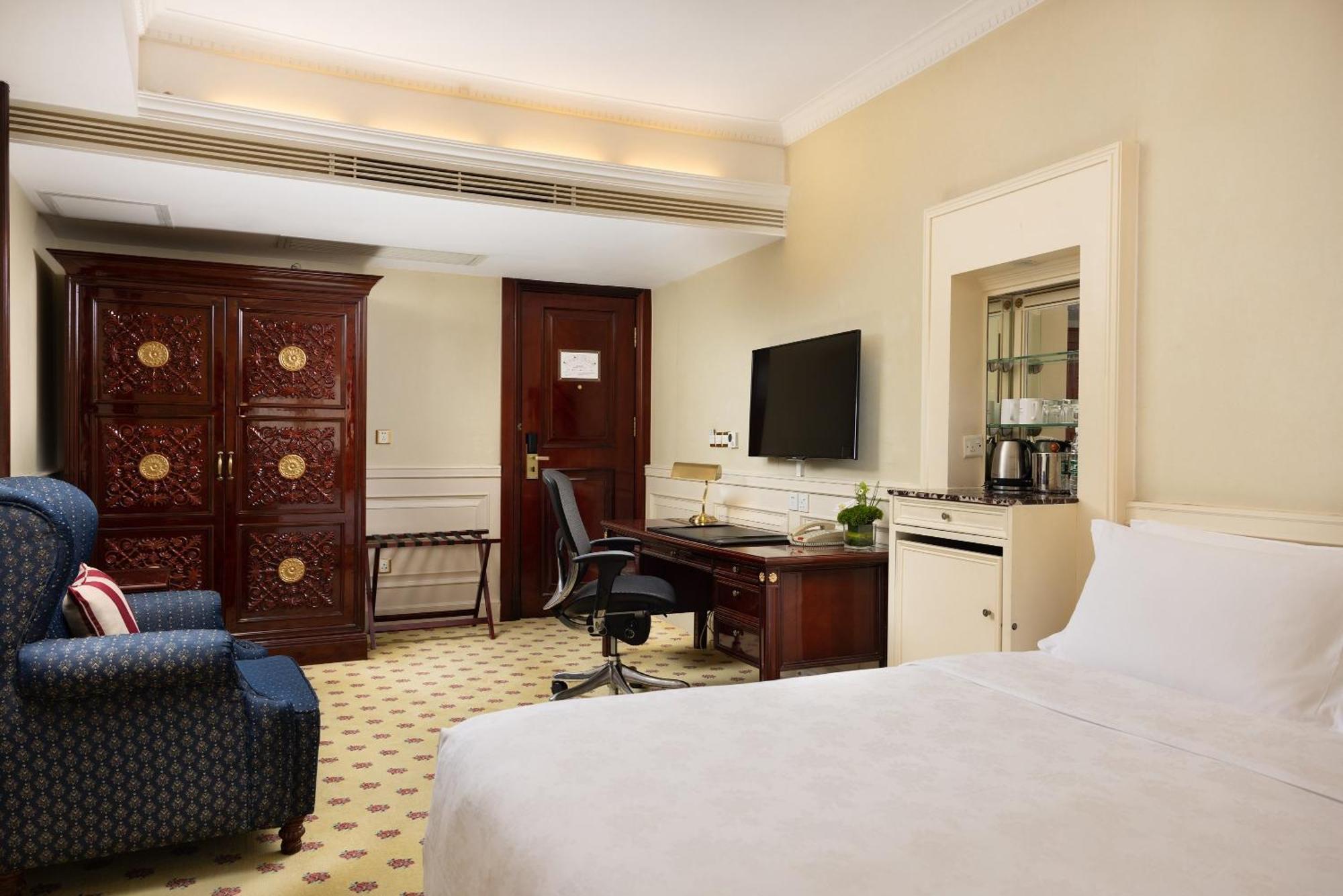 Crowne Plaza Hotel & Suites Landmark Shenzhen By Ihg - Nearby Luohu Border, Indoor Heated Swimming Pool, Complimentary Welcome Drink Exterior photo